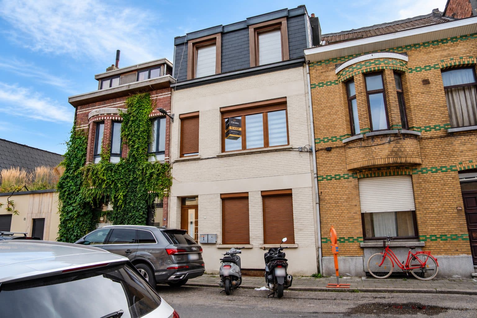 Huis te koop met 4 slaapkamers te Deurne!