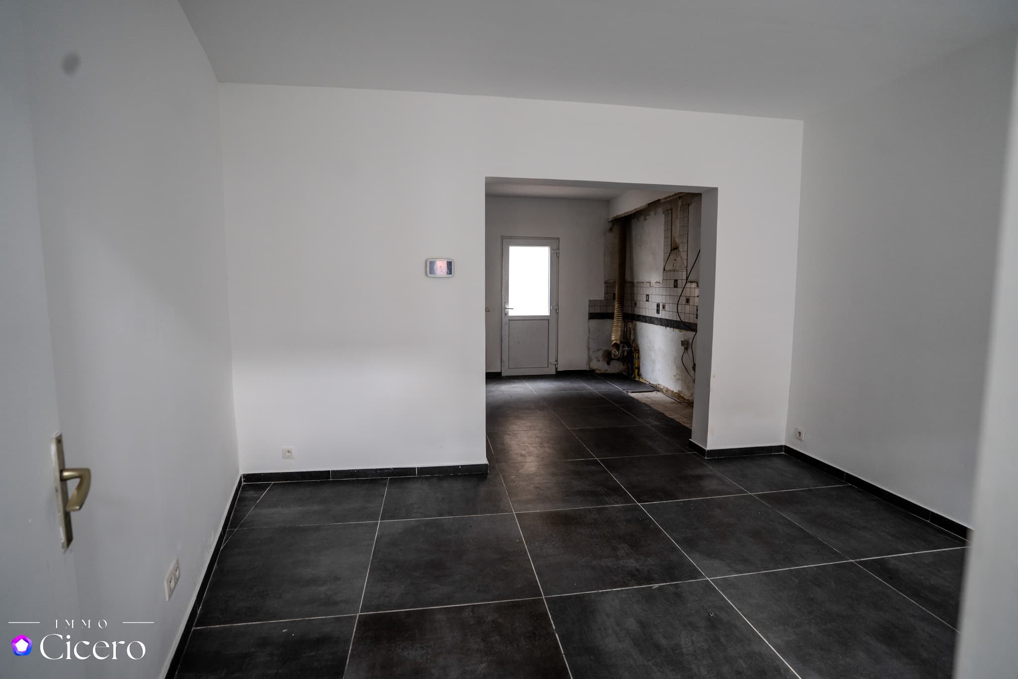 Woning met 4 slaapkamers, koer en garage te koop in Mechelen!