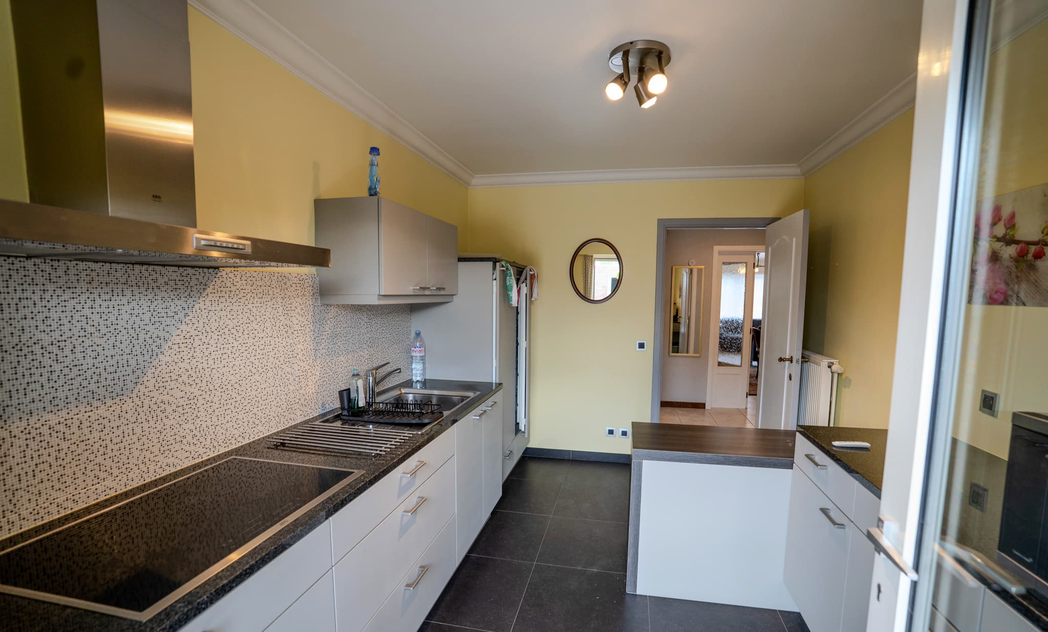 Gelijkvloers 2-slpk appartement met tuin + 2 garageboxen