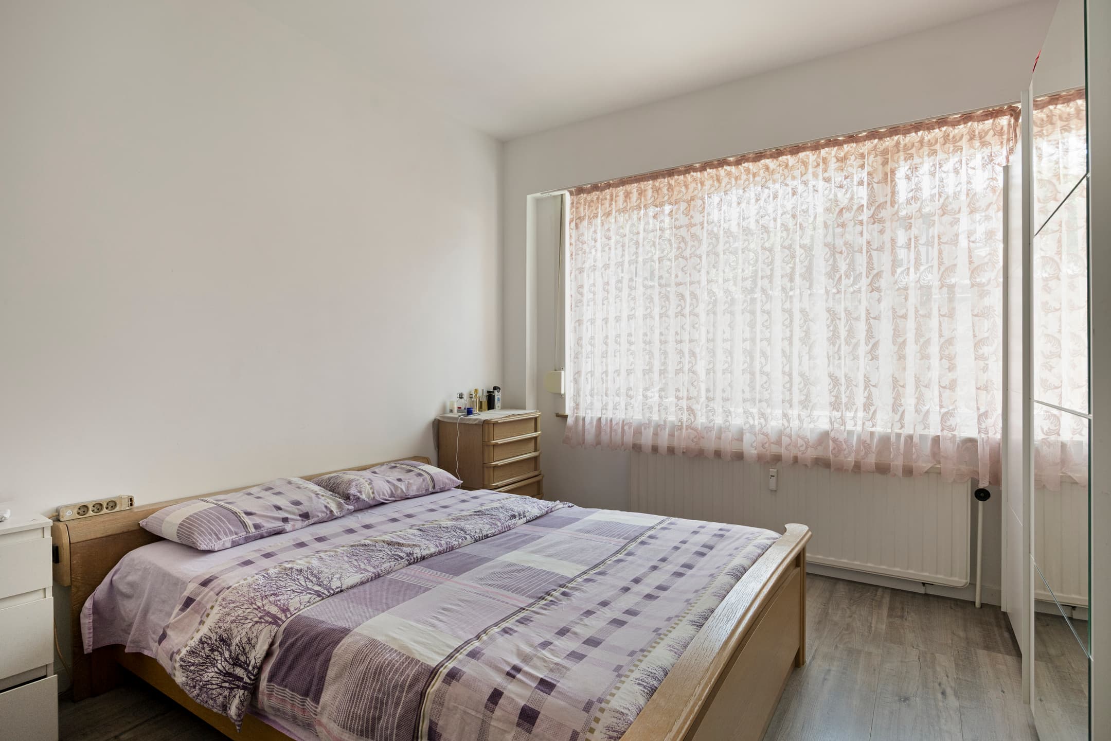 Instapklaar gelijkvloers appartement met koer!