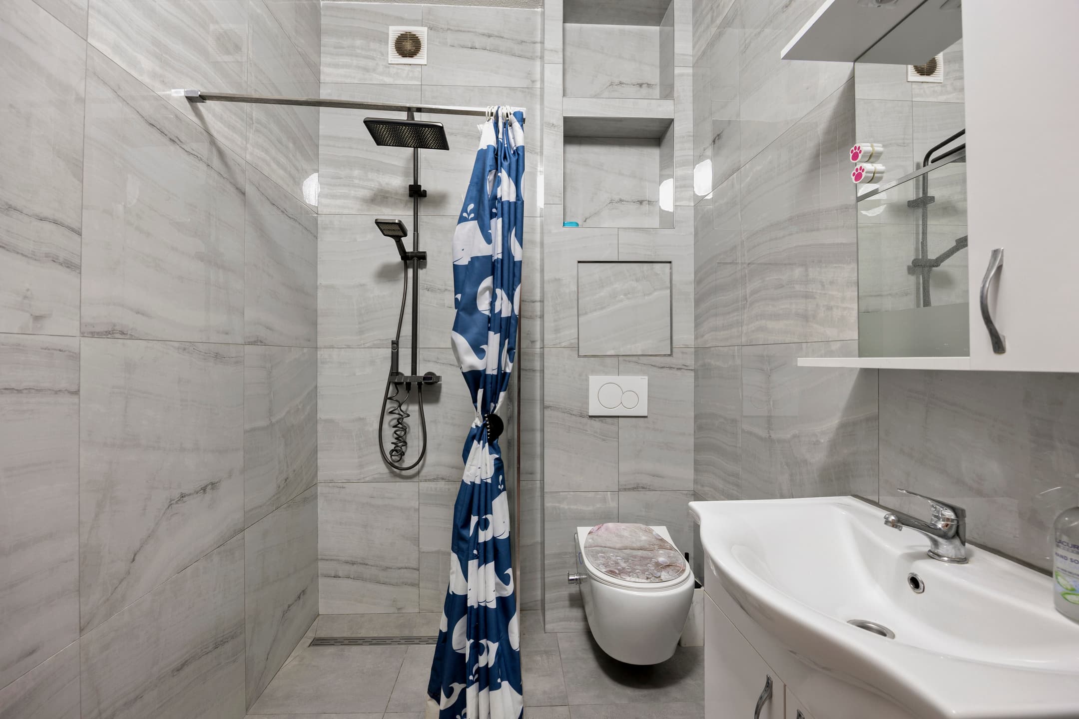 Instapklaar gelijkvloers appartement met koer!