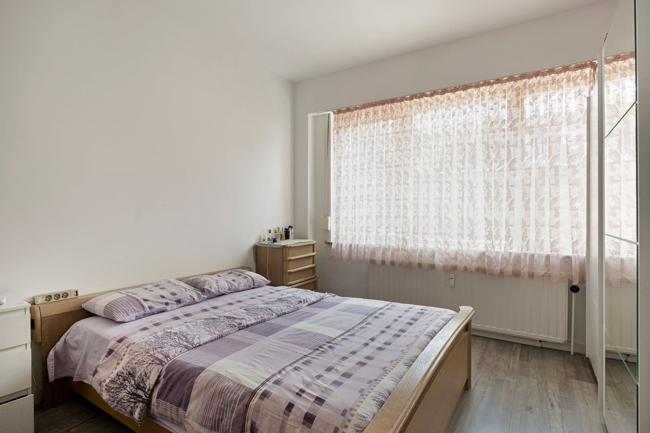Instapklaar gelijkvloers appartement met koer!