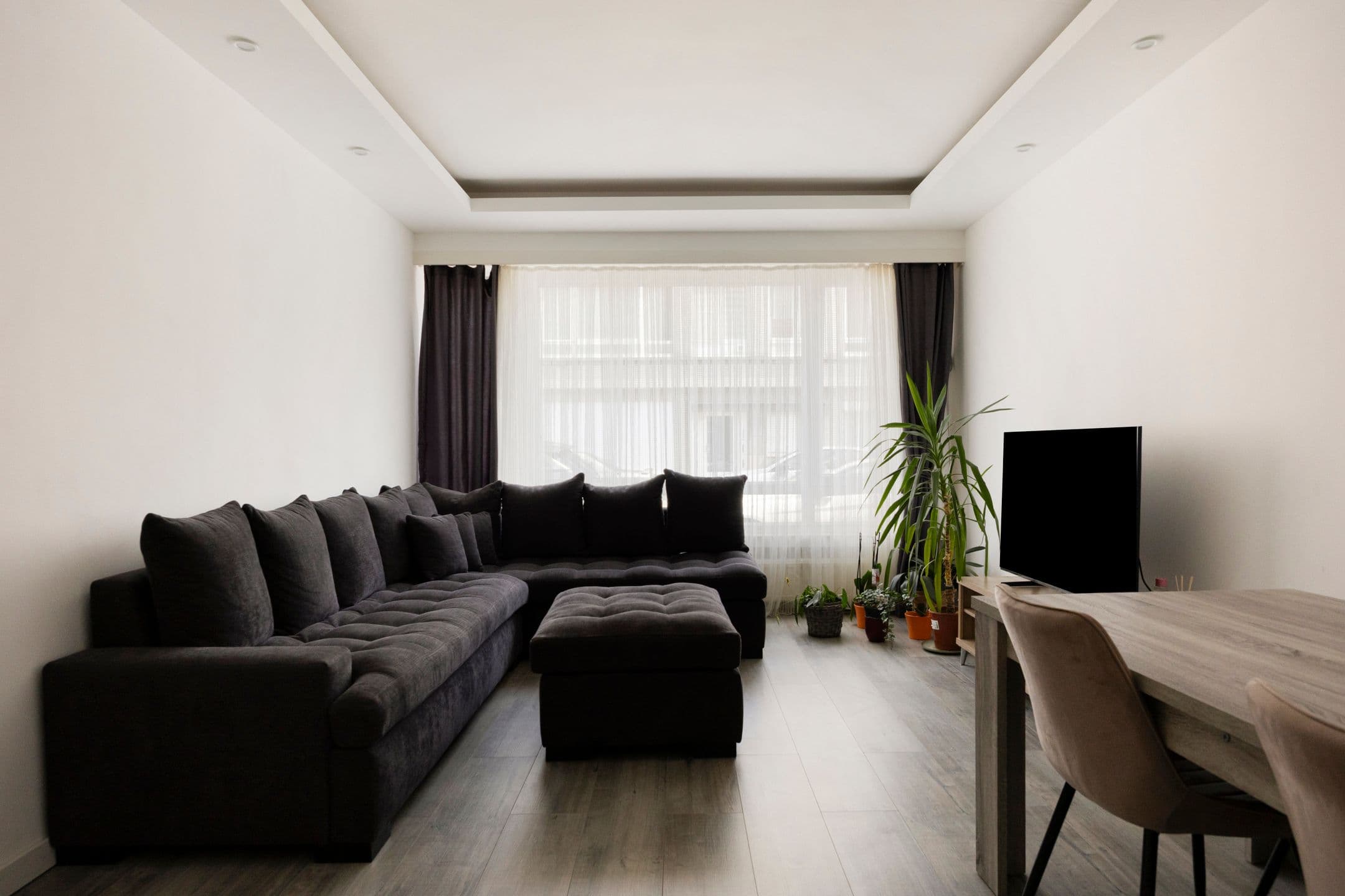 Instapklaar gelijkvloers appartement met koer!