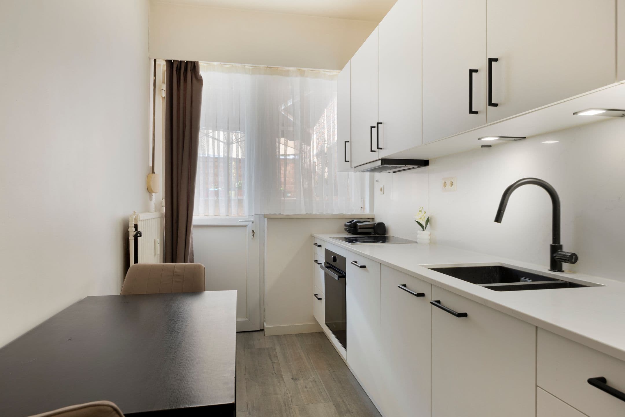 Instapklaar gelijkvloers appartement met koer!