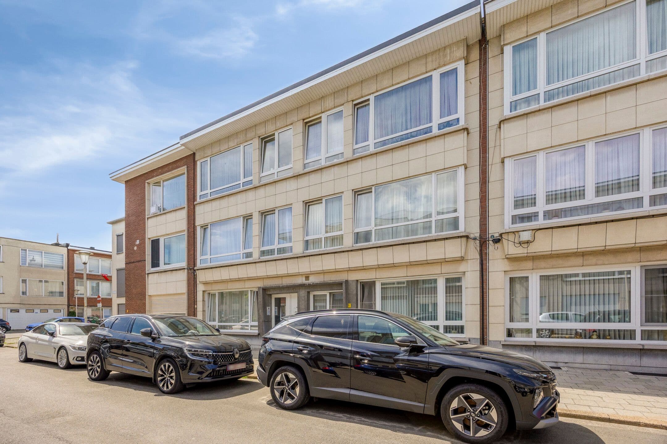 Instapklaar gelijkvloers appartement met koer!