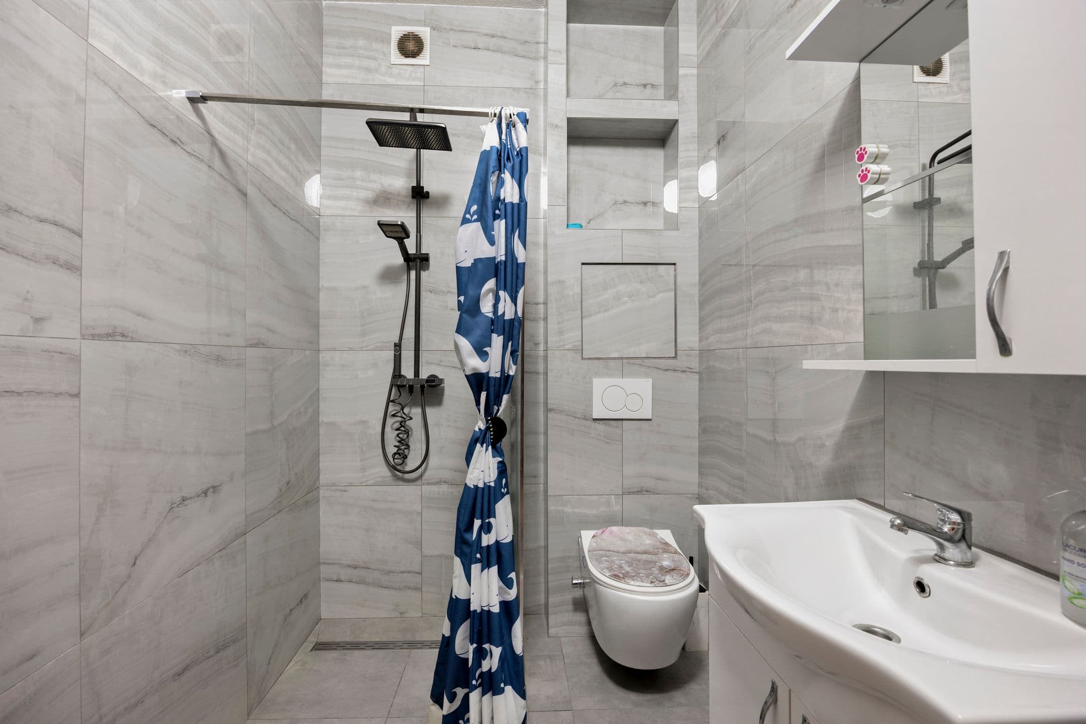 Instapklaar gelijkvloers appartement met koer!