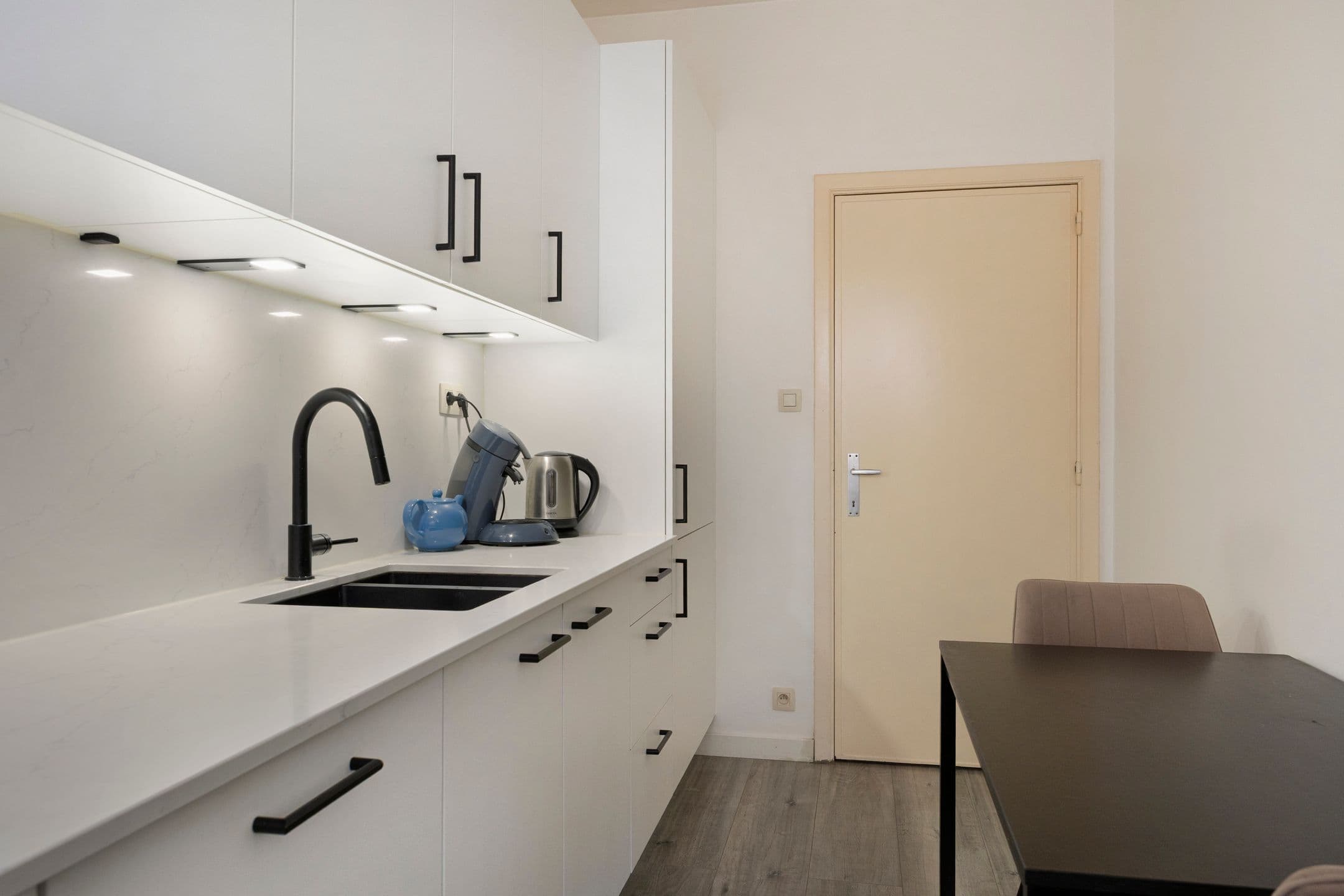 Instapklaar gelijkvloers appartement met koer!